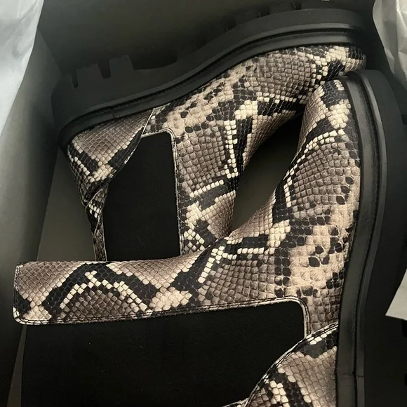 New! AllSaints Billie snake Embossed print Ankle Boots size 10 nwt - Picture 3 of 8